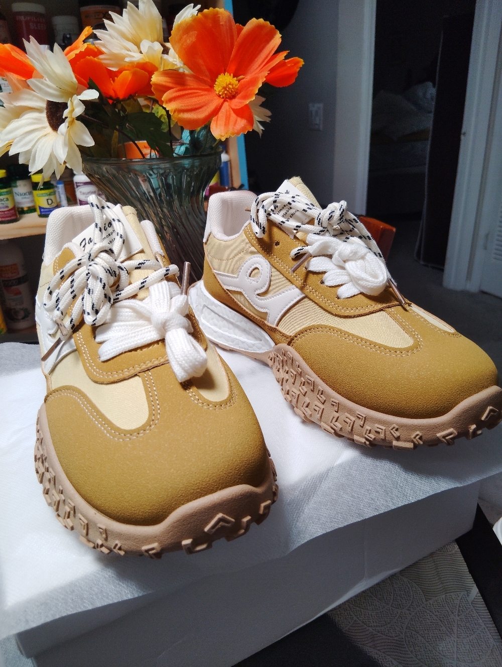 **" CASUAL TAN & WHITE FASHION SNEAKERS**💛🤍💛🤍💲💲💲💲💲 - Picture 6 of 13